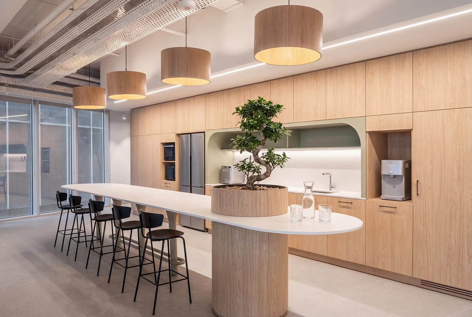 Working settings in a contemporary office